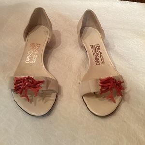 Salvatore Ferragamo Beige suede sandal w coral
